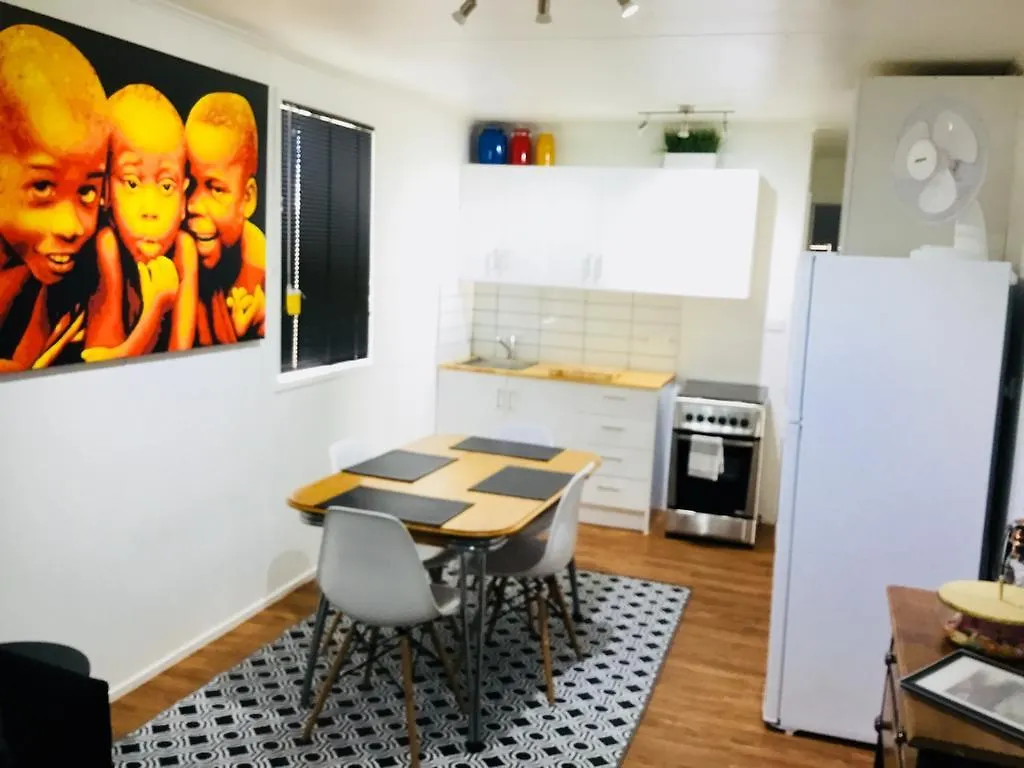 Apartment Cottage On Cork - Muddy Cottage Winton Australia